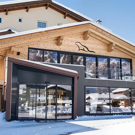 Ξενοδοχείο Black Summit Boutique 4*
