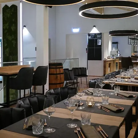 מלון Black Summit Boutique *