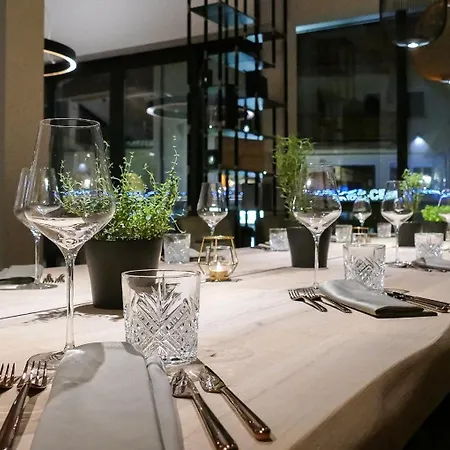 Black Summit Boutique 4* 萨姆瑙恩