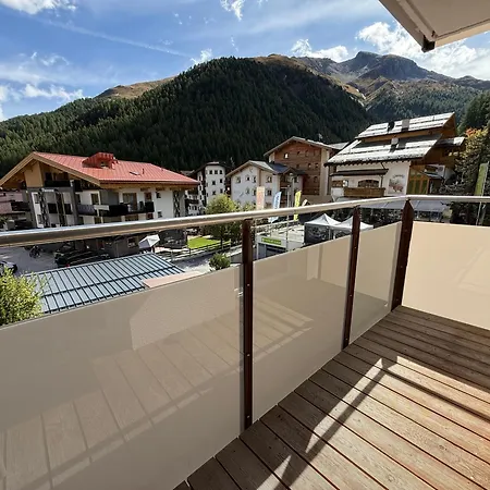 Black Summit Boutique