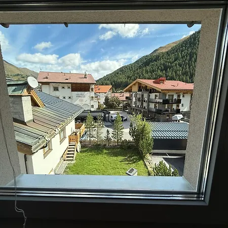 מלון Black Summit Boutique *