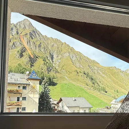 Black Summit Boutique מלון *