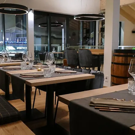 Black Summit Boutique מלון זאמנאון