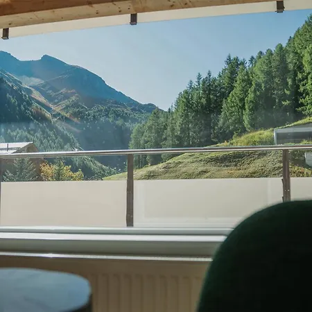 מלון Black Summit Boutique