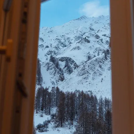 Black Summit Boutique