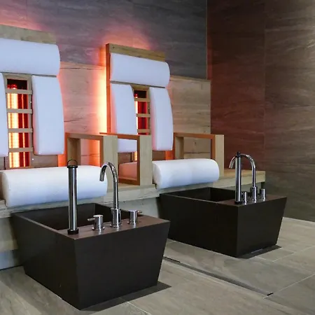 Black Summit Boutique Hotel