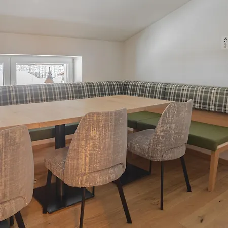 Black Summit Boutique 4*