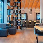Black Summit Boutique Hotel
