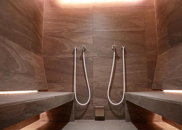 فندق Black Summit Boutique